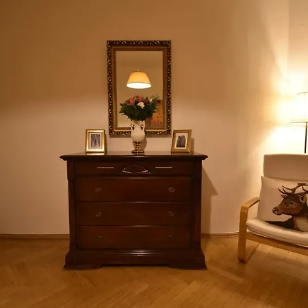 Cozy Flat By The Astronomical Clock Apartment