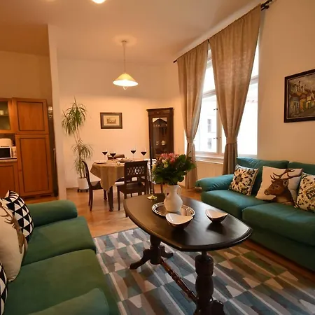 Cozy Flat By The Astronomical Clock Apartment