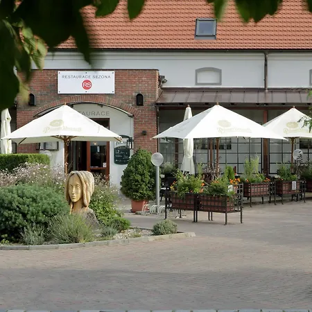 Chvalská Tvrz Hotel 3*