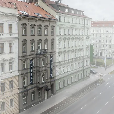 Apartment Avenue Legerova 19 *
