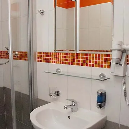 Szálloda De Luxe 3*