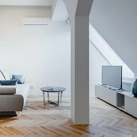 Gold Art Apartment *