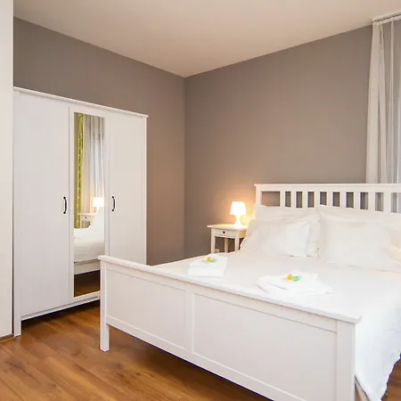 Apartment 3d *