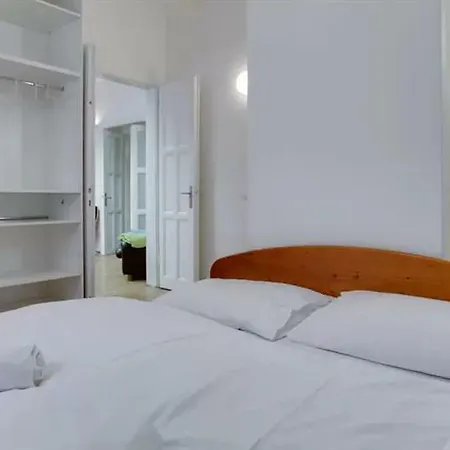 Charles Apartment *