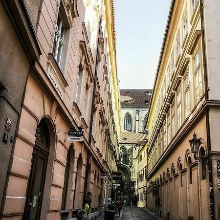Apartmán By The Old Town Square