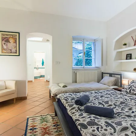 Apartment Attic Hroznova - Charles Bridge