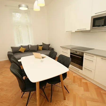 Park Karlin Apartment *