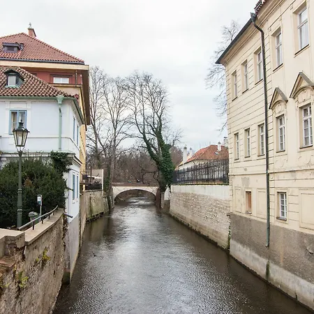 Attic Hroznova - Charles Bridge Apartment