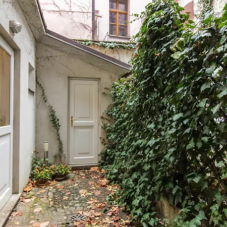 Attic Hroznova - Charles Bridge Apartment Prague