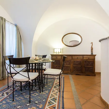Attic Hroznova - Charles Bridge Apartment Prague