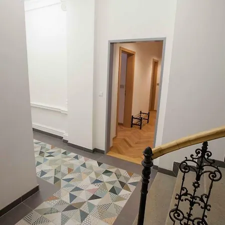 Spacious Designer Apartment Prague
