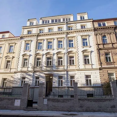 Spacious Designer Apartment Prague