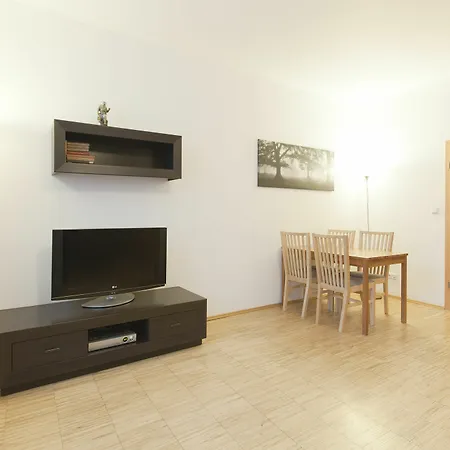 Downtown Kodanska Aparthotel 4*