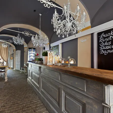 Aparthotel Cathedral 4*
