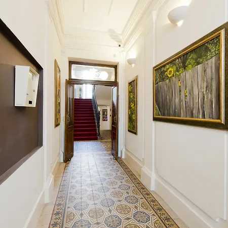Aparthotel Downtown Kodanska 4*