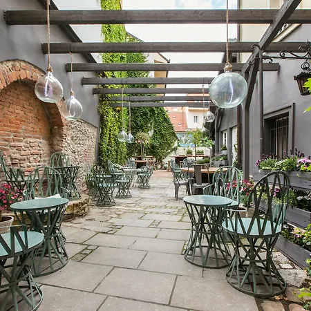 Cathedral Aparthotel 4*