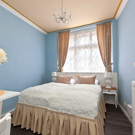 Cathedral Aparthotel