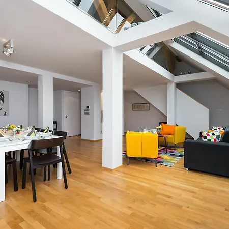 Empirent Beautiful Duplex Apartment