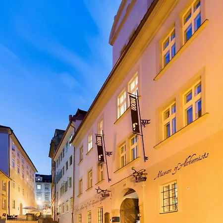 Aparthotel Mooo By The Castle 4*