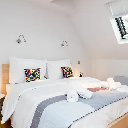 Empirent Beautiful Duplex Apartment