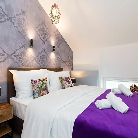 Empirent Beautiful Duplex Apartment *