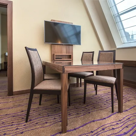 Merchant's Crown Hotel 4*