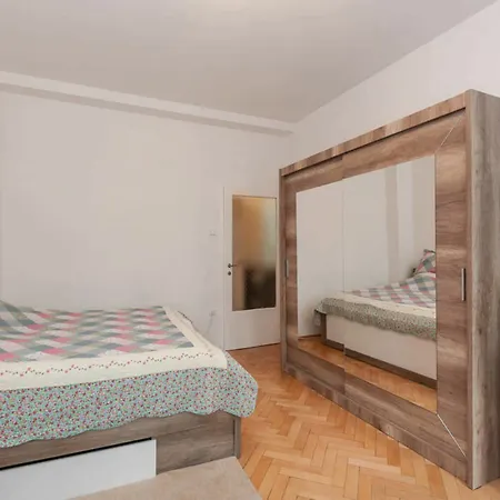 Apartment Barto *
