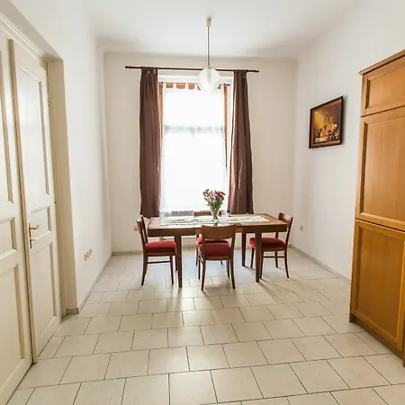 Retro Apartment *