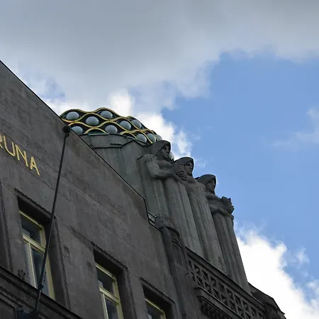 Merchant's Crown Hotel 4*
