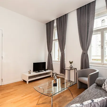 Designer Apartment *