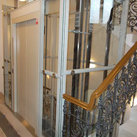 Old Spirit Aparthotel 3*