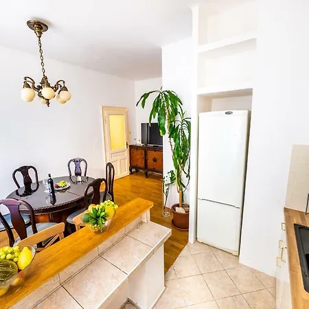 Apartment Luxurious Kafka Family In Old Town *