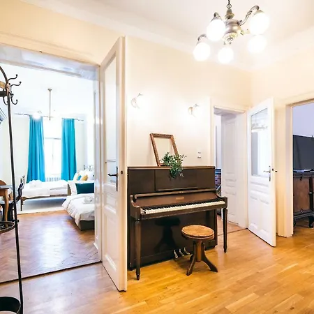 Luxurious Kafka Family In Old Town Prague