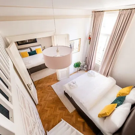 Luxurious Kafka Family In Old Town Apartment Prague