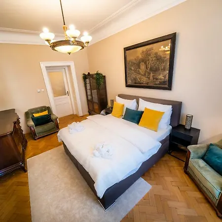 Luxurious Kafka Family In Old Town * Prague