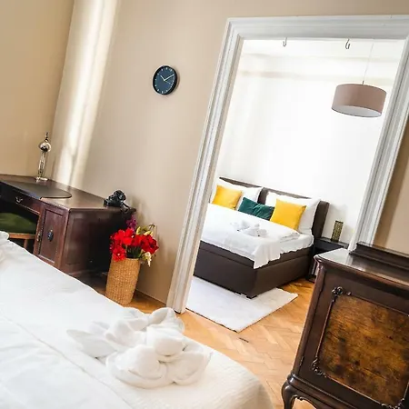 Apartment Luxurious Kafka Family In Old Town *
