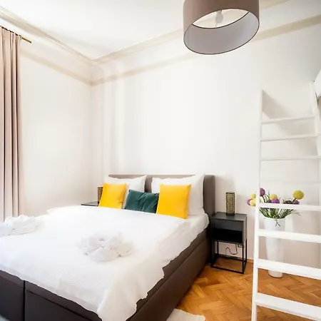 Luxurious Kafka Family In Old Town * Prague