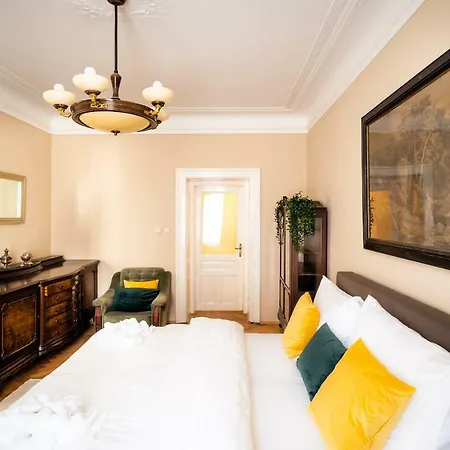 Luxurious Kafka Family In Old Town Apartment Prague