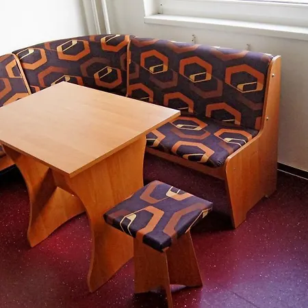 Hostel Km House černý Most