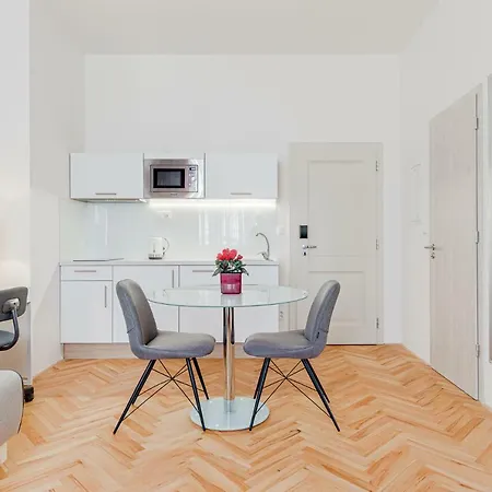 Gold Art Apartment *