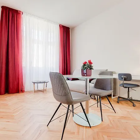 Gold Art Apartment *