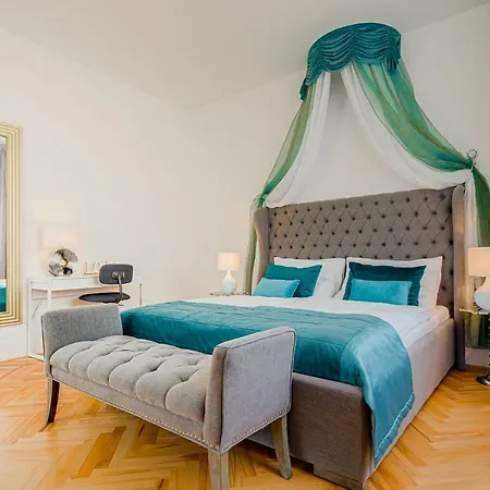Gold Art Apartment *