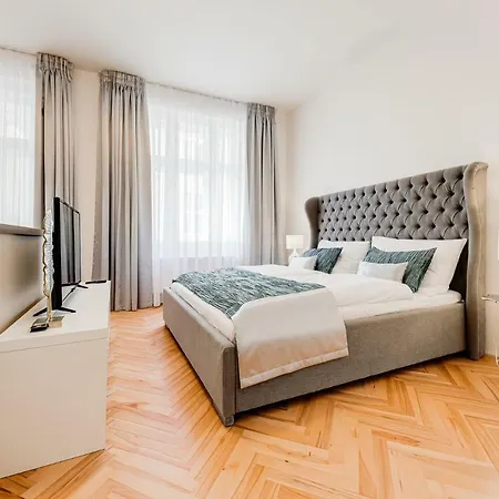Gold Art Apartment
