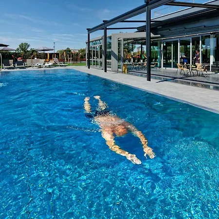 Hotel Aura Design & Garden Pool 3*