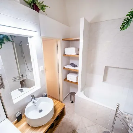 Apartment Luxurious Kafka Family In Old Town