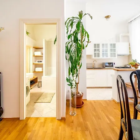 Apartment Luxurious Kafka Family In Old Town