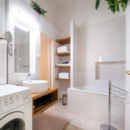 Luxurious Kafka Family In Old Town Apartment