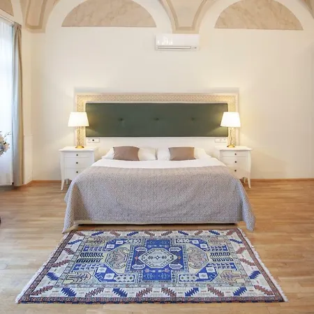 Hotel Residencia U Malvaze