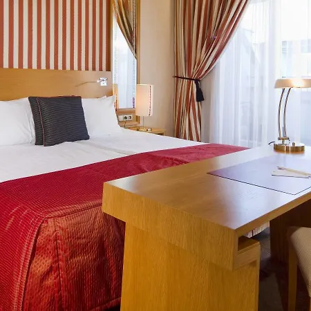 Mamaison Riverside Отель