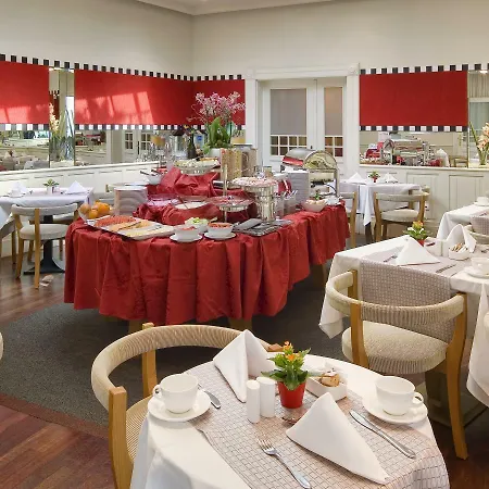 Mamaison Riverside Отель